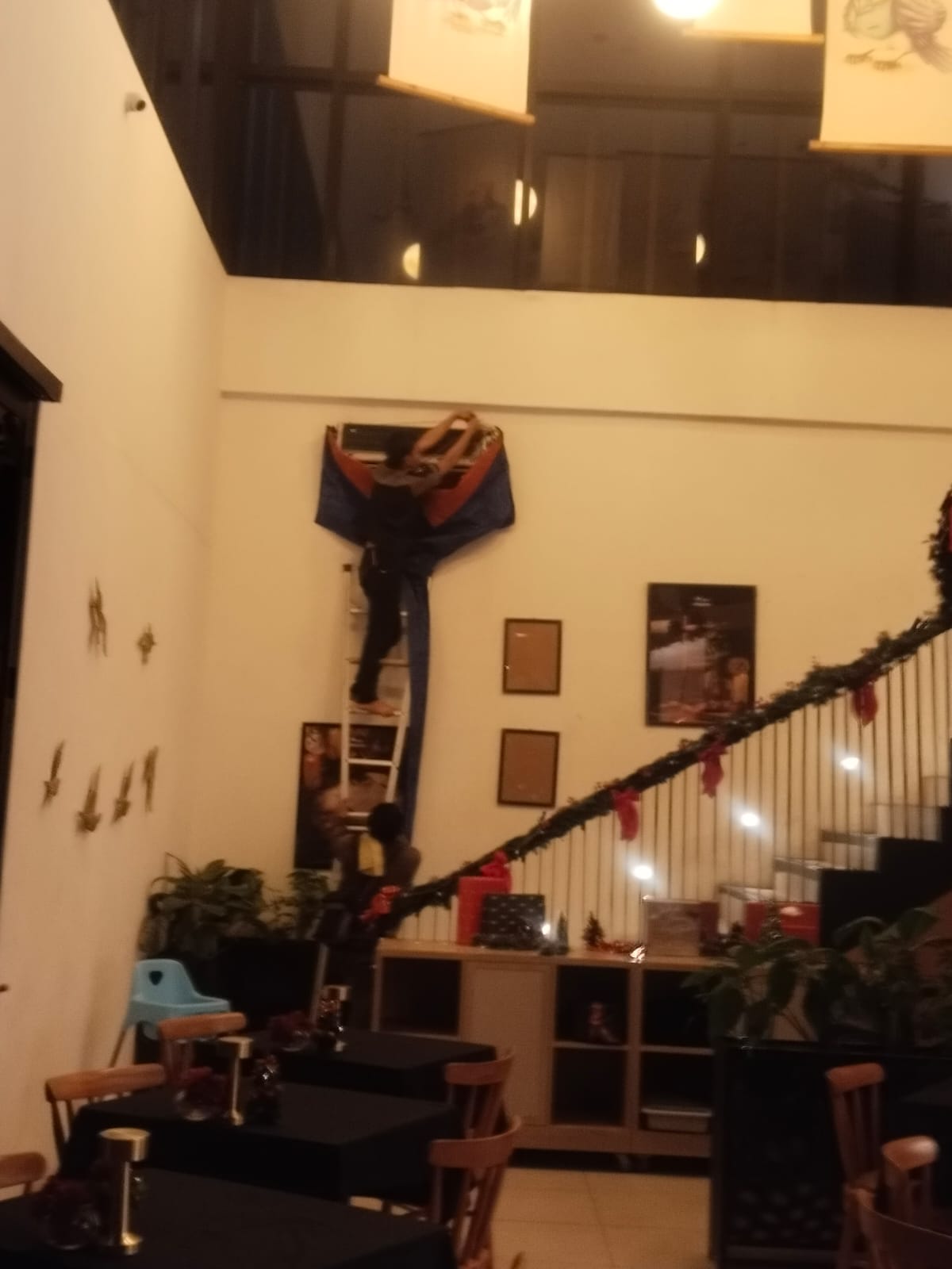 Pengerjaan Cuci AC Indoor
